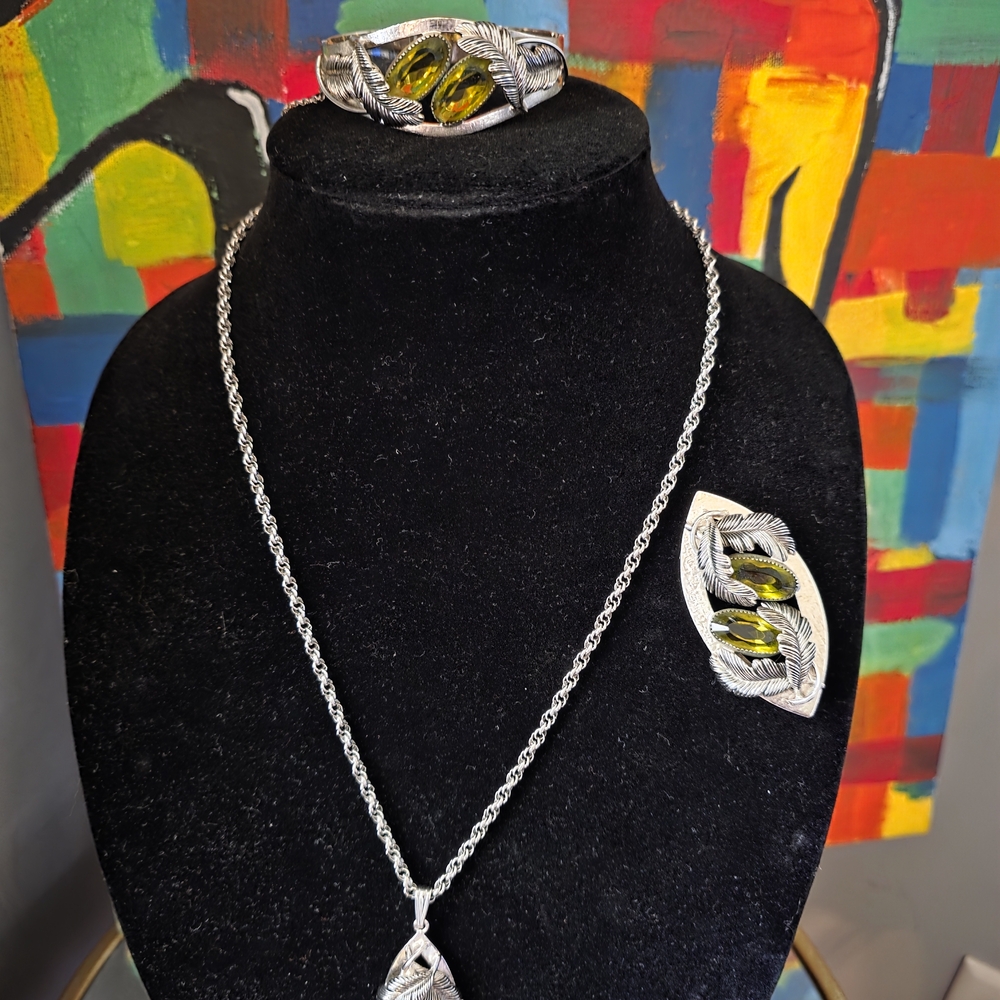 Demi parure Vintage Elegant Silver & Green Whiting and Davis 3 Piece Jewelry Set